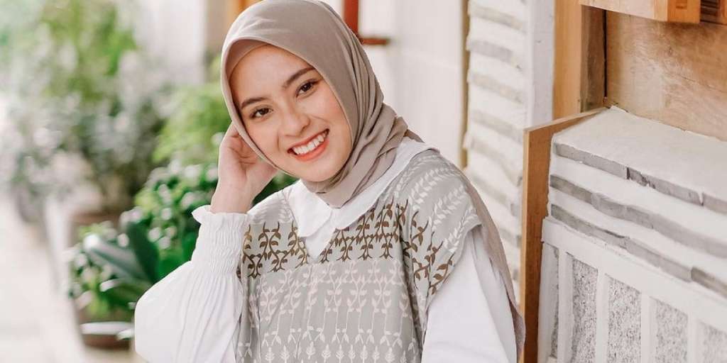 1200x600-mix-match-ootd-bianca-kartika-influencer-hijab-di-korea-selatan-210709r