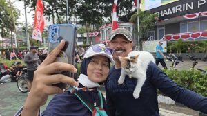 momen-warga-meet-and-greet-kucing-viral-bernama-telon-di-cfd-bundaran-hi-taufiqdetikcom-1788068689711_169