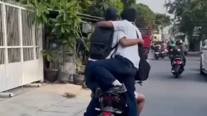 viral-aksi-4-bocah-smp-gendongan-saat-naik-motor-di-jalanan-ciputat-tangerang-selatan-1790040568936_169