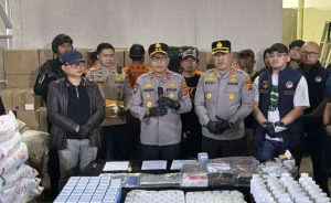 kapolda-jawa-barat-irjen-pol-hengki-saat-ungkap-pabrik-obat-ycok